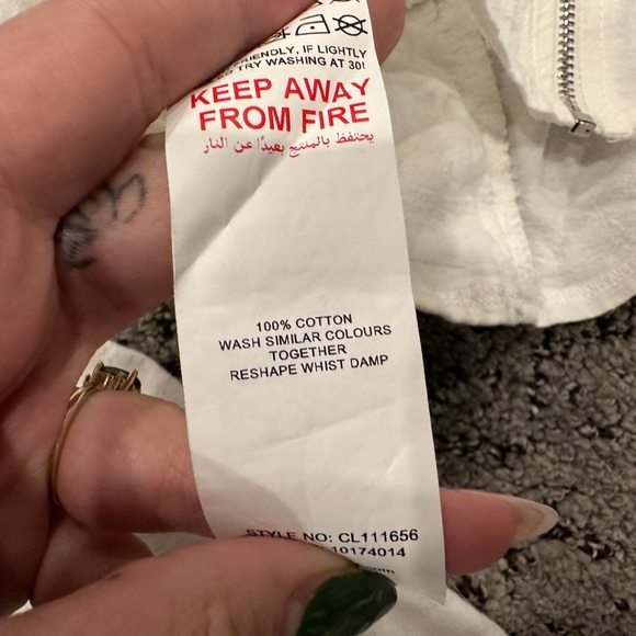 Missguided White Long Sleeve Crop Top| size 2 - Picture 4 of 4